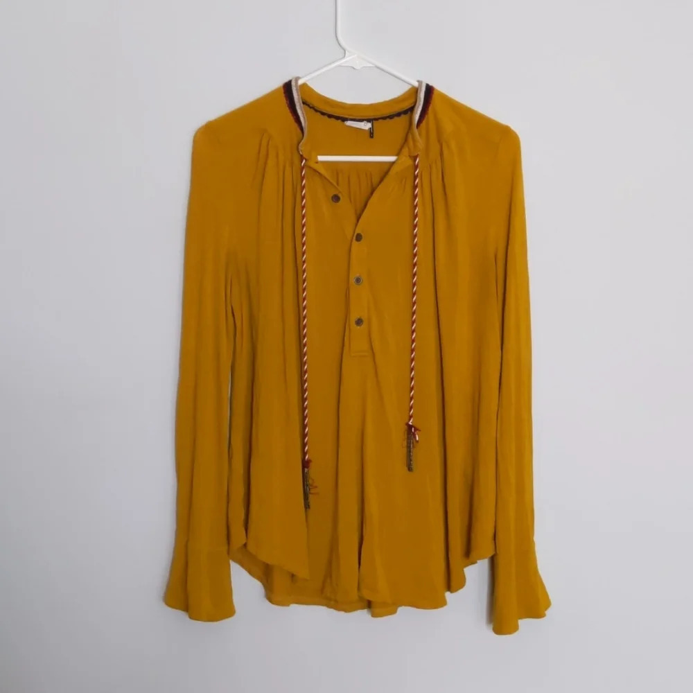 Anthropologie Akemi + Kin Goldie Tassel Blouse - Picture 2 of 8